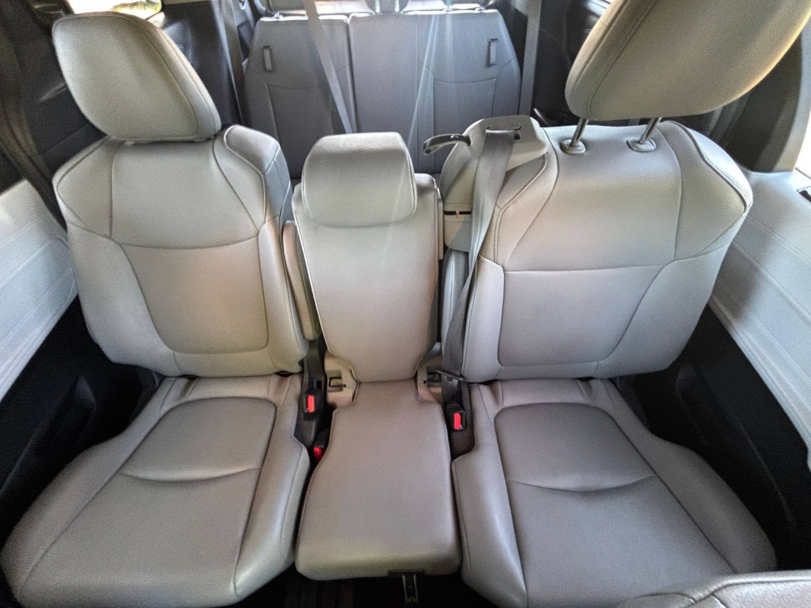 Used 2025 Toyota Sienna XLE FWD image 41