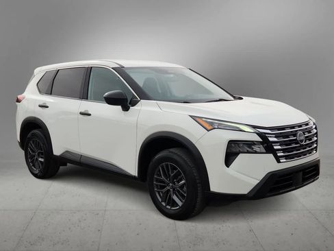 Used 2024 Nissan Rogue S image 2