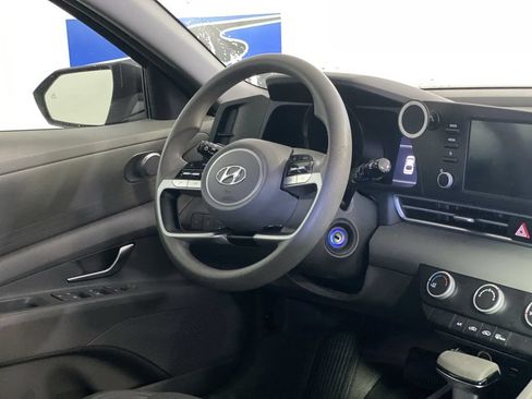 Used 2023 Hyundai Elantra SE w/ Cargo Package FWD image 10