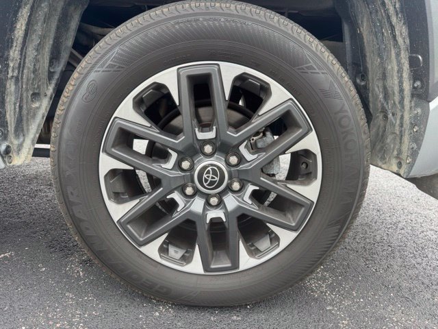 Used 2024 Toyota Tundra Limited AWD/4WD image 11