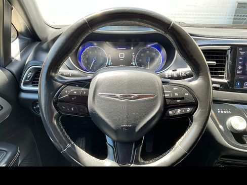 Used 2020 Chrysler Pacifica Touring-L Plus FWD image 3