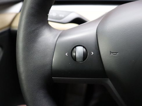 Used 2022 Tesla Model Y Long Range AWD/4WD image 30