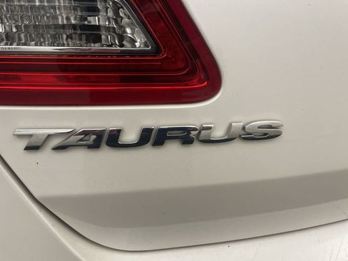Used 2018 Ford Taurus SEL FWD image 22