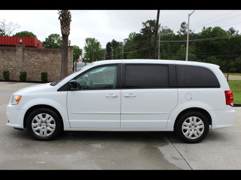 Used 2016 Dodge Grand Caravan SE w/ Quick Order Package 29E SE image 2