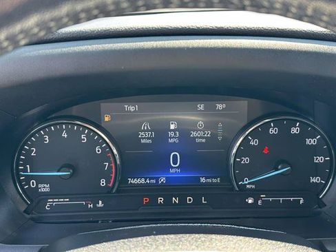 Used 2021 Ford Explorer XLT w/ Equipment Group 202A AWD/4WD image 16