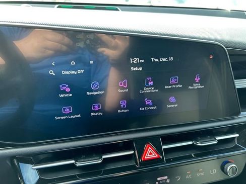 Used 2024 Kia Niro EX image 29