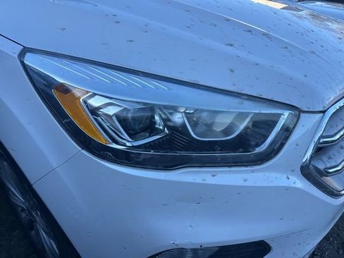 Used 2017 Ford Escape Titanium image 2