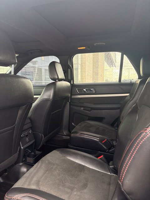 Used 2018 Ford Explorer XLT w/ Equipment Group 202A FWD image 8
