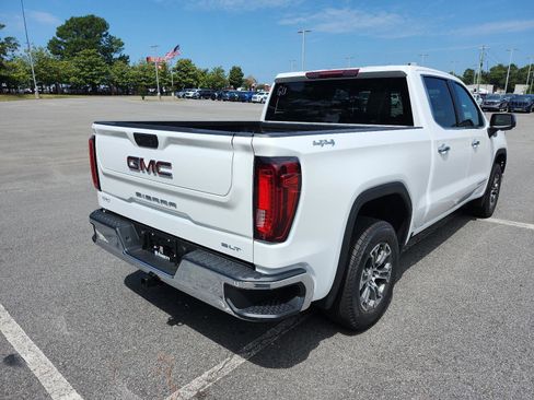 New 2026 GMC Sierra 1500 SLT image 3