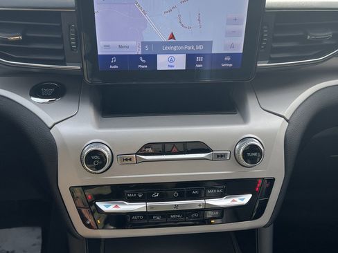 Used 2024 Ford Explorer XLT w/ Equipment Group 202A image 26