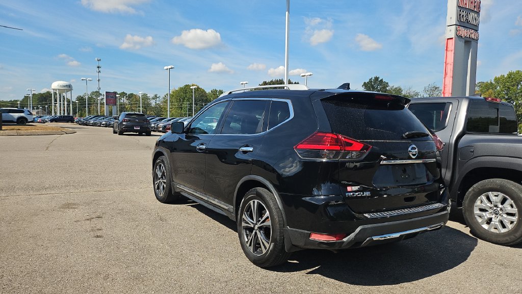 Used 2017 Nissan Rogue SL w/ SL Premium Package FWD image 4