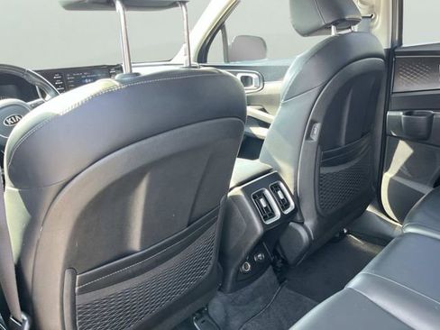 Certified 2021 Kia Sorento S w/ Panoramic Sunroof Package AWD/4WD image 18