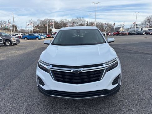 Used 2023 Chevrolet Equinox LT image 2