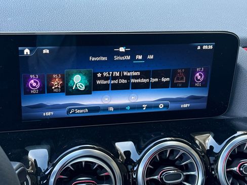 New 2025 Mercedes-Benz GLA 35 AMG 4MATIC image 22