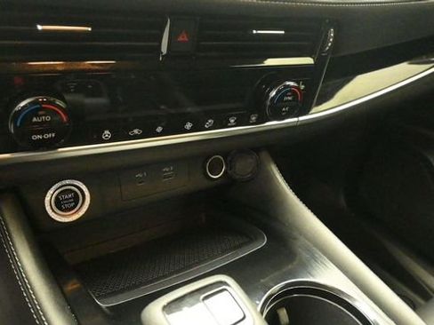 Used 2023 Nissan Rogue SL AWD/4WD image 17