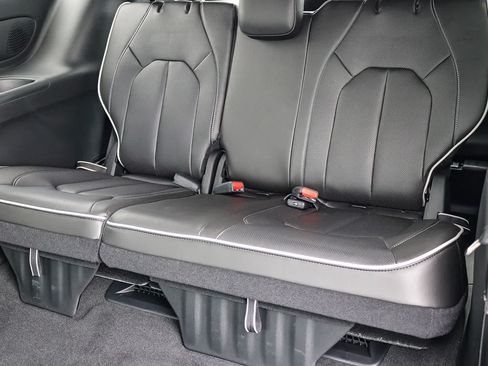 New 2026 Chrysler Pacifica Limited w/ S Appearance Package FWD image 21