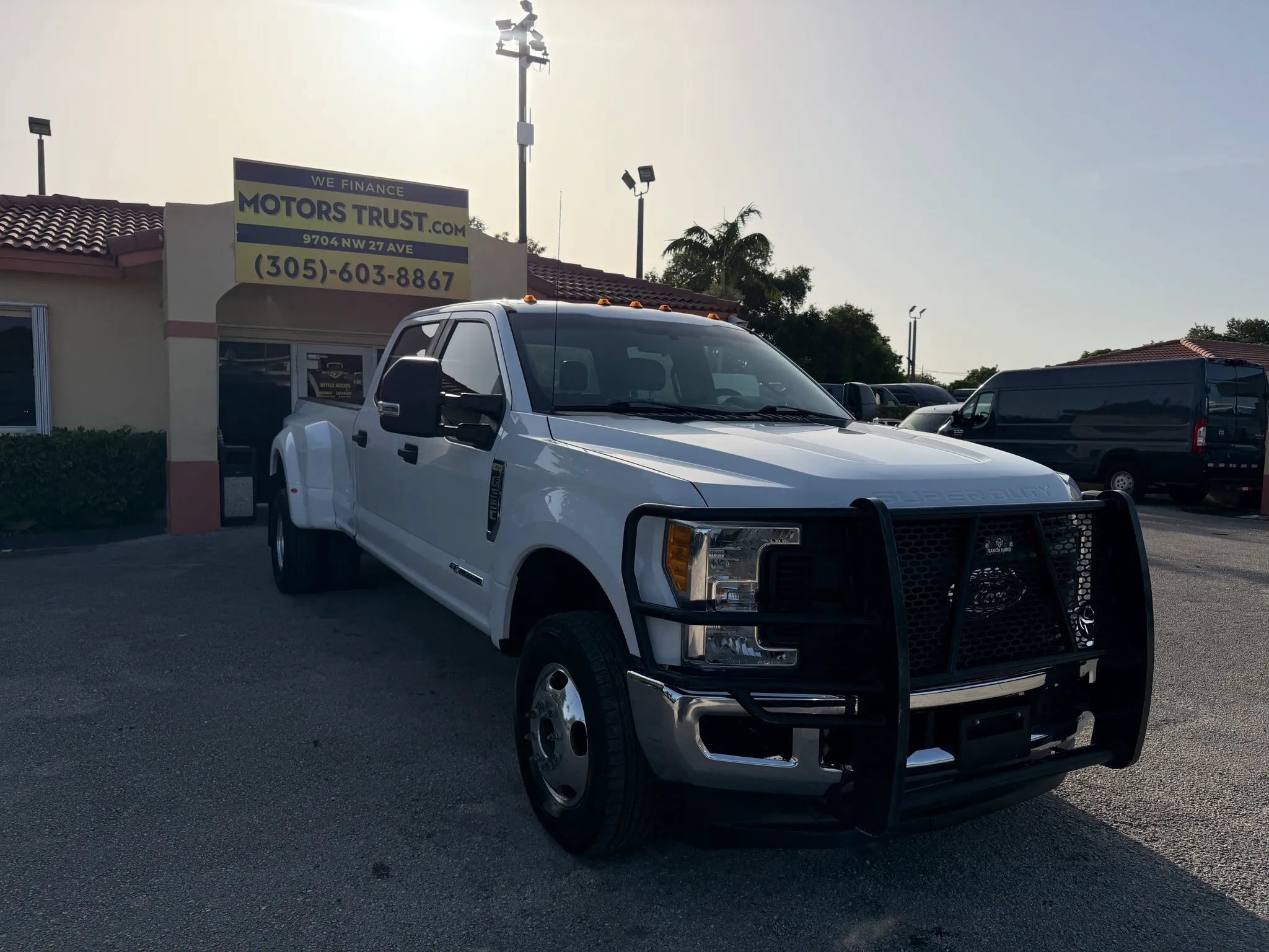 Used 2017 Ford F350 4x4 Crew Cab XL DRW w/ Power Equipment Group image 7