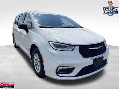 Used 2024 Chrysler Pacifica Touring-L