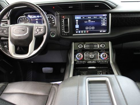 Used 2021 GMC Yukon XL Denali w/ LPO, Illumination Package AWD/4WD image 9