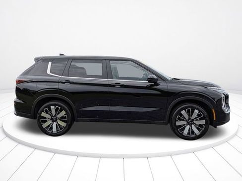 New 2026 Mitsubishi Outlander SE FWD image 2
