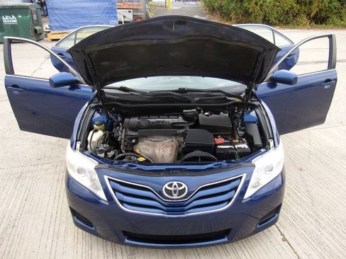 Used 2011 Toyota Camry LE image 28