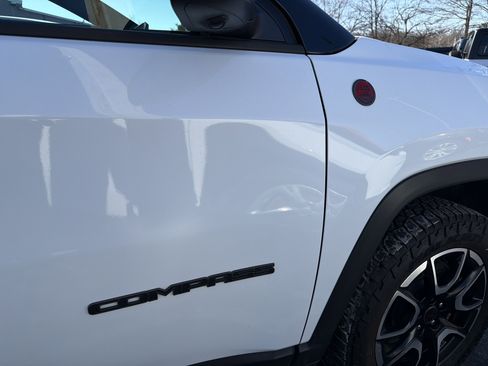Used 2025 Jeep Compass Trailhawk w/ Trailhawk Elite Group image 33