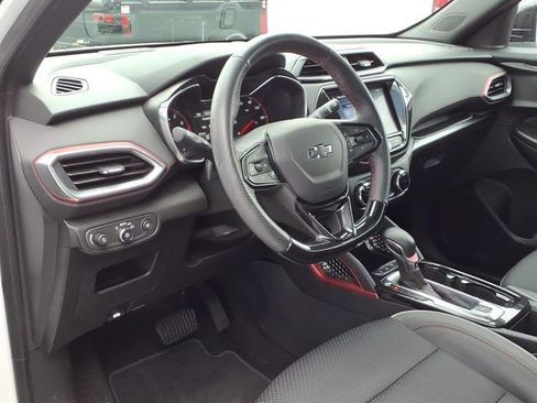 Used 2023 Chevrolet TrailBlazer RS w/ Convenience Package AWD/4WD image 9