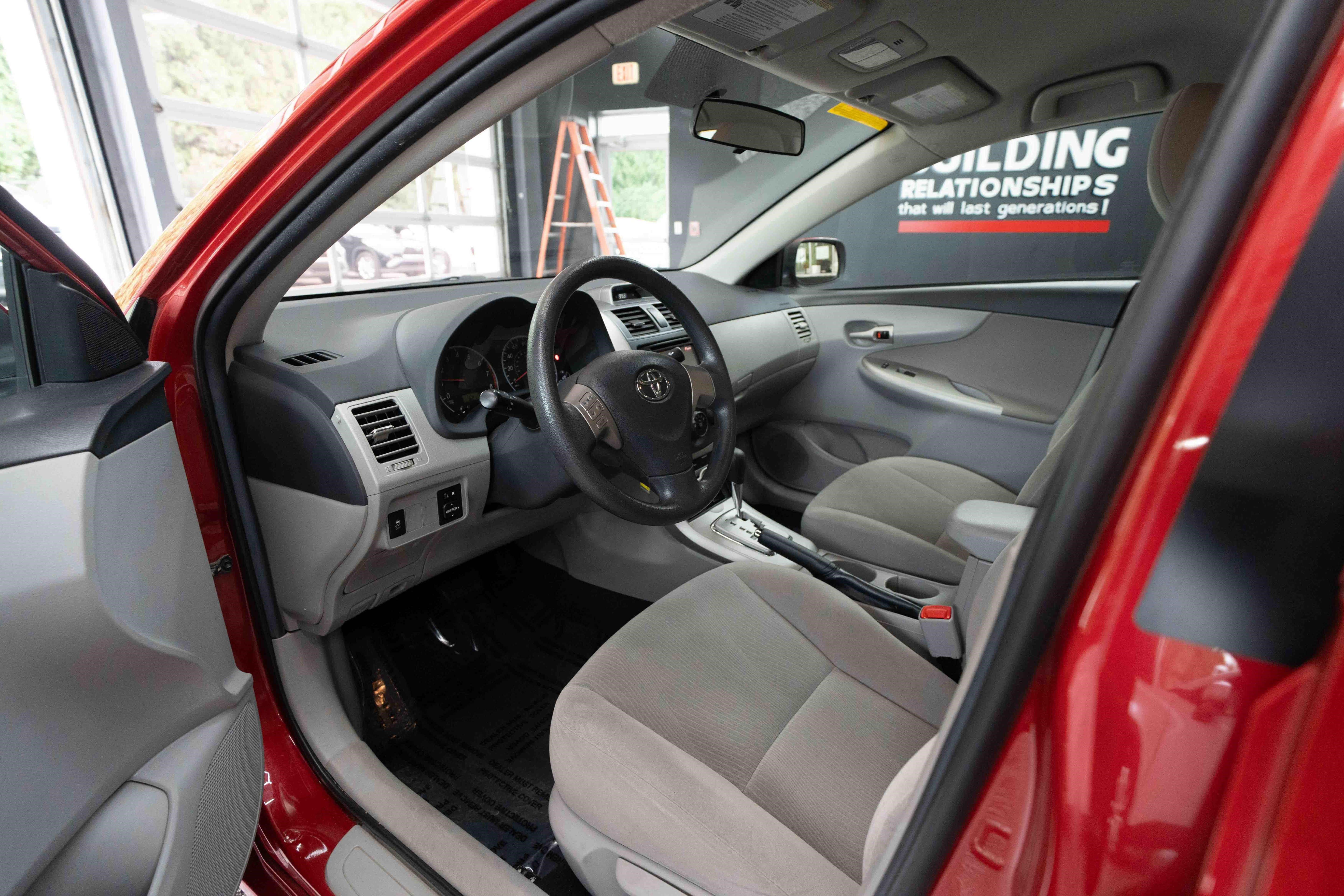 Used 2013 Toyota Corolla LE FWD image 8