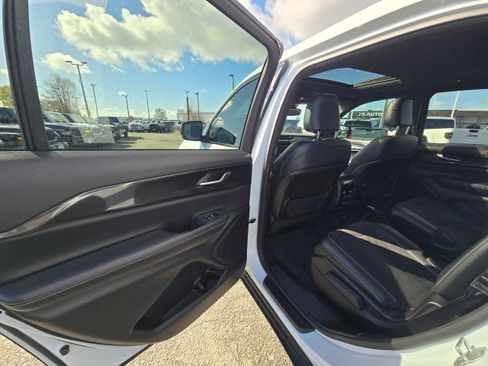Certified 2023 Jeep Grand Cherokee L Altitude AWD/4WD image 20