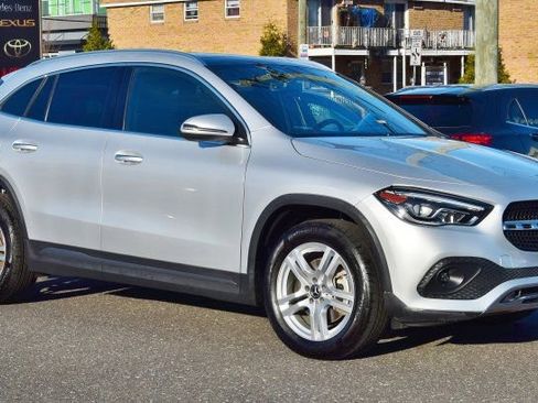 Used 2021 Mercedes-Benz GLA 250 4MATIC w/ Premium Package image 10
