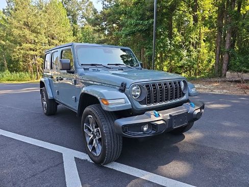 Used 2024 Jeep Wrangler Unlimited w/ Convenience Group AWD/4WD image 3