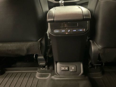 Used 2023 Toyota Highlander Limited image 35