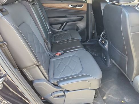 Used 2024 Volkswagen Atlas SE image 18