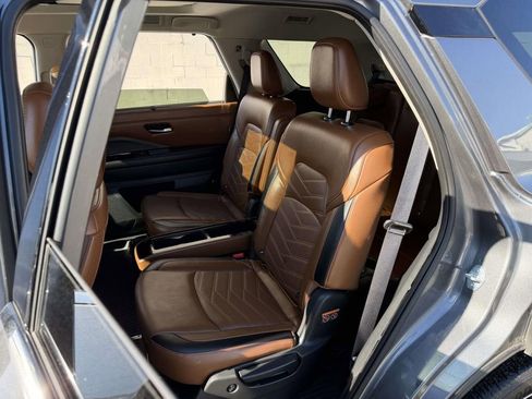 Used 2024 Nissan Pathfinder Platinum image 21