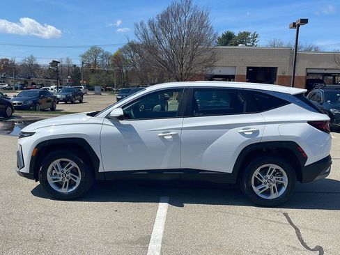 Used 2025 Hyundai Tucson SE AWD/4WD image 9