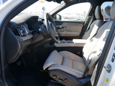 New 2026 Volvo XC90 B6 Ultra w/ Protection Package Premier image 5