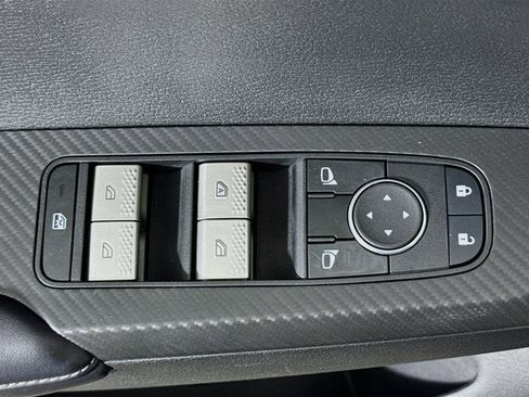 Used 2024 Mitsubishi Outlander ES image 17