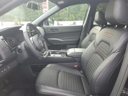 Used 2025 Nissan Pathfinder Rock Creek AWD/4WD image 14