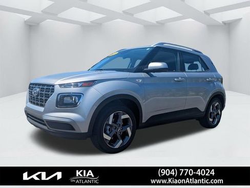 Used 2025 Hyundai Venue SEL FWD image 7