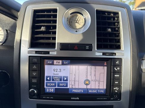 Used 2010 Chrysler 300 Touring image 37