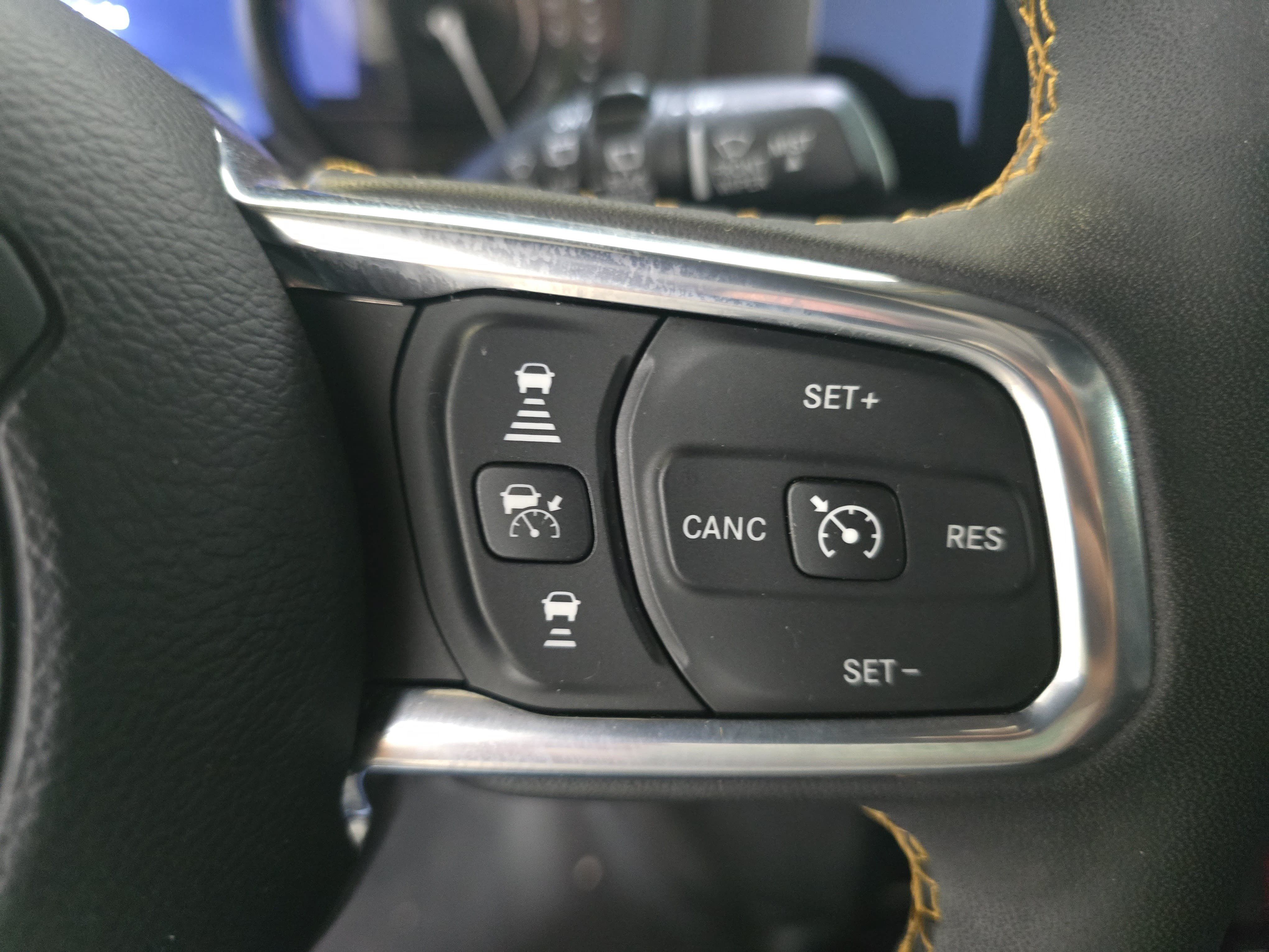 Used 2024 Jeep Wrangler Unlimited Sahara w/ Technology Group AWD/4WD image 15