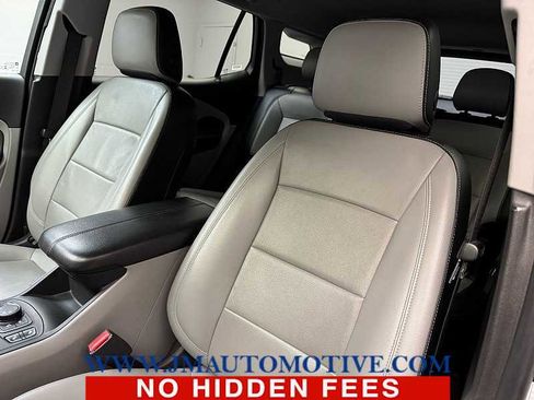 Used 2022 GMC Terrain SLT image 13