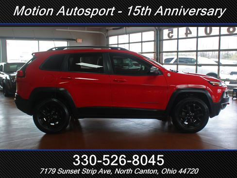 Used 2017 Jeep Cherokee Trailhawk w/ Comfort/Convenience Group image 12