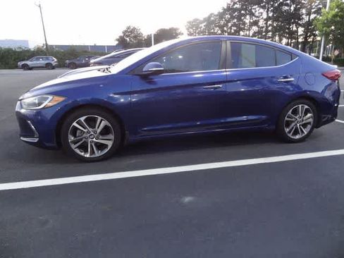 Used 2017 Hyundai Elantra Limited w/ Limited Tech Package 04 FWD image 7