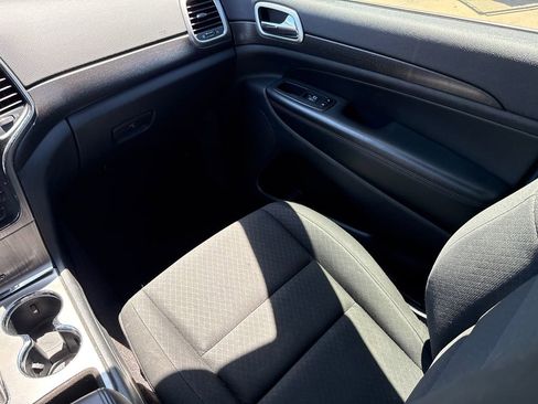 Used 2018 Jeep Grand Cherokee Laredo image 14