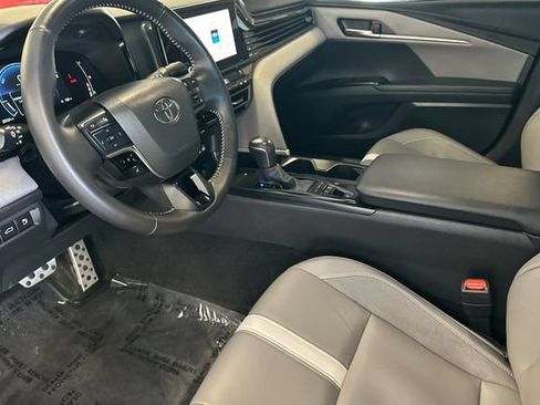 Used 2025 Toyota Camry SE AWD/4WD image 11