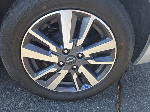 Used 2023 Nissan Versa SV image 35