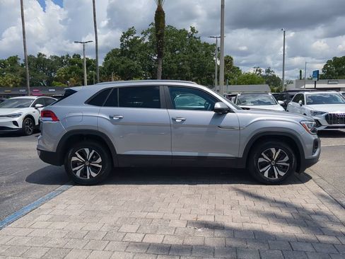Used 2024 Volkswagen Atlas Cross Sport SE FWD image 3