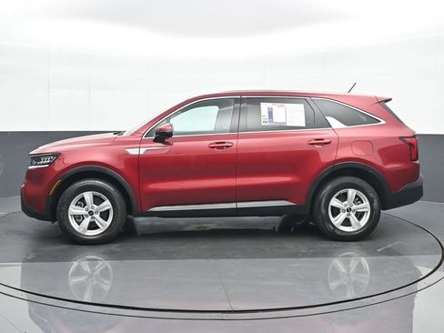 Used 2021 Kia Sorento LX image 3