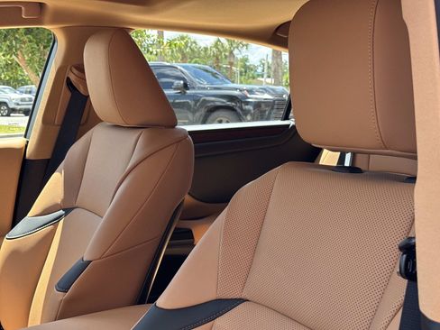 Used 2025 Lexus ES 300h w/ Premium Package FWD image 13